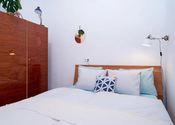 Cozy Boho Apartment, Super Central, Parliament, Netflix