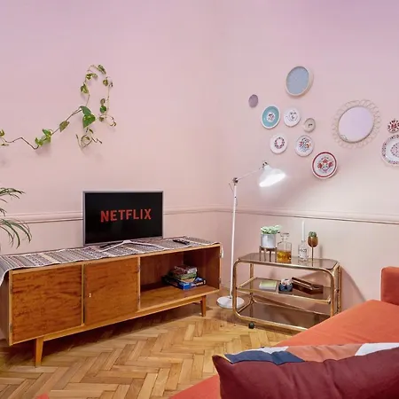 Cozy Boho Apartment, Super Central, Parliament, Netflix * Budapest
